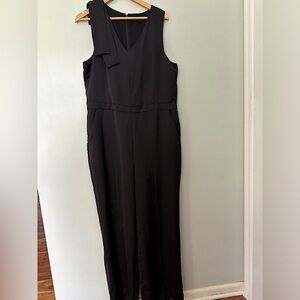 Banana Republic NWOT Black Women’s Sleeveless Jumpsuit with Shoulder Detail